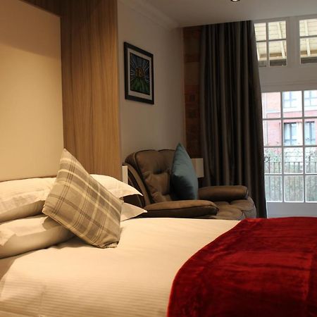 Waters Edge At Cocoa Suites York Exterior foto