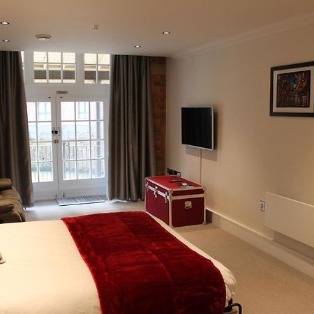 Waters Edge At Cocoa Suites York Exterior foto