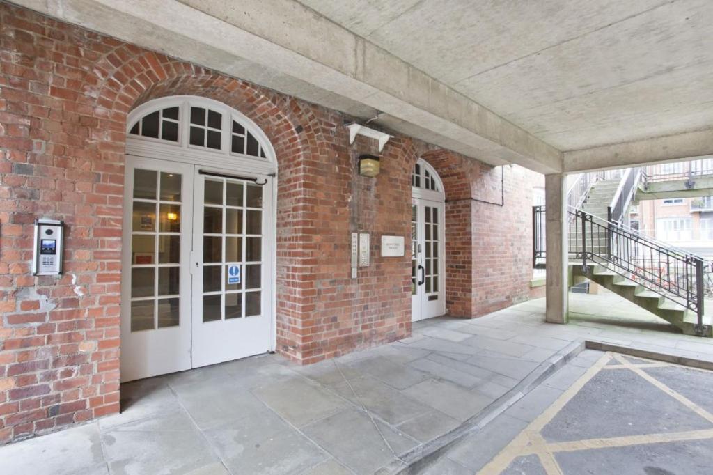 Waters Edge At Cocoa Suites York Exterior foto