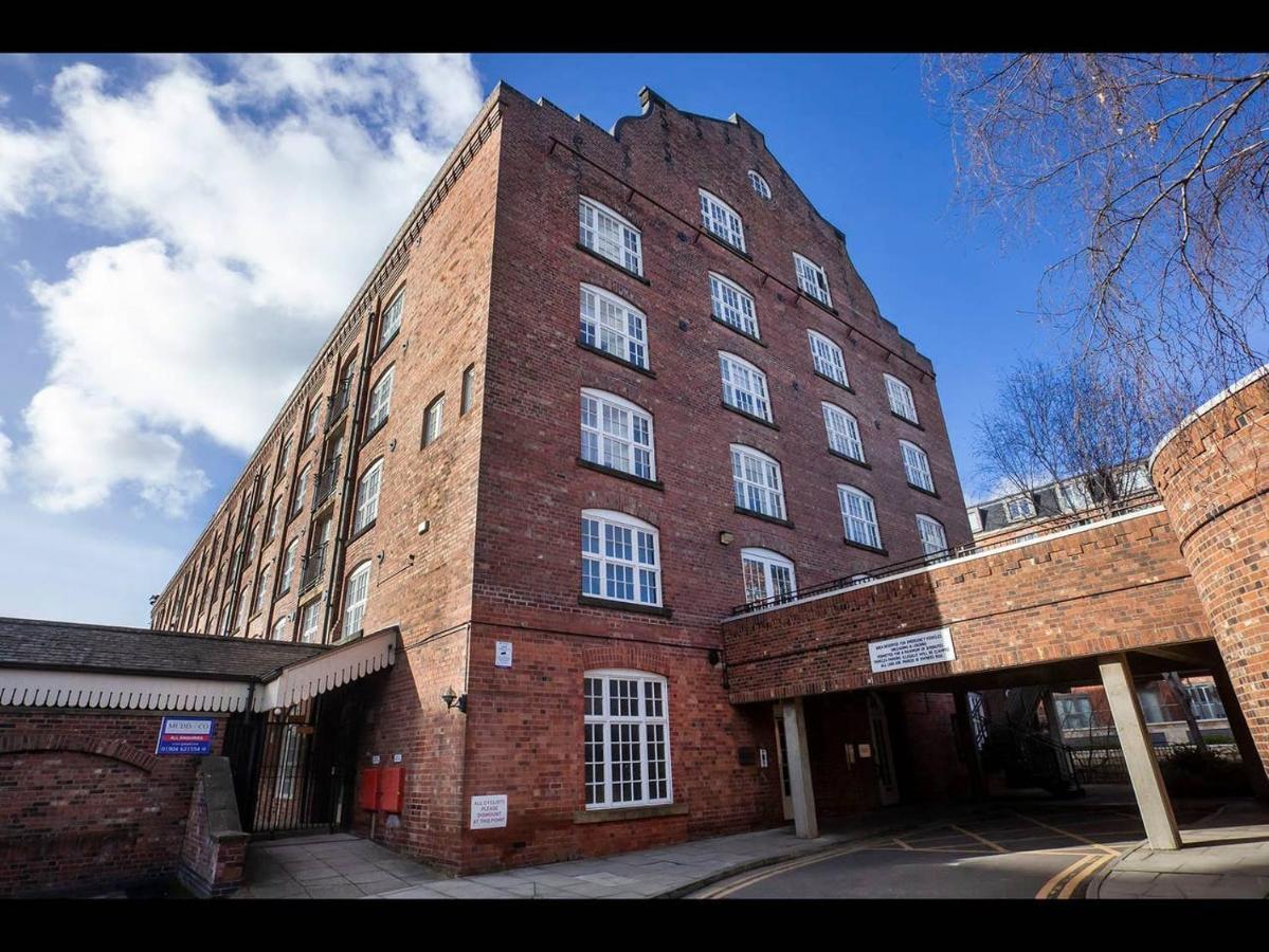 Waters Edge At Cocoa Suites York Exterior foto